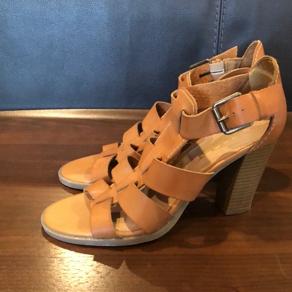 Report high heel sandals size 7 1/2 - Picture 3 of 6